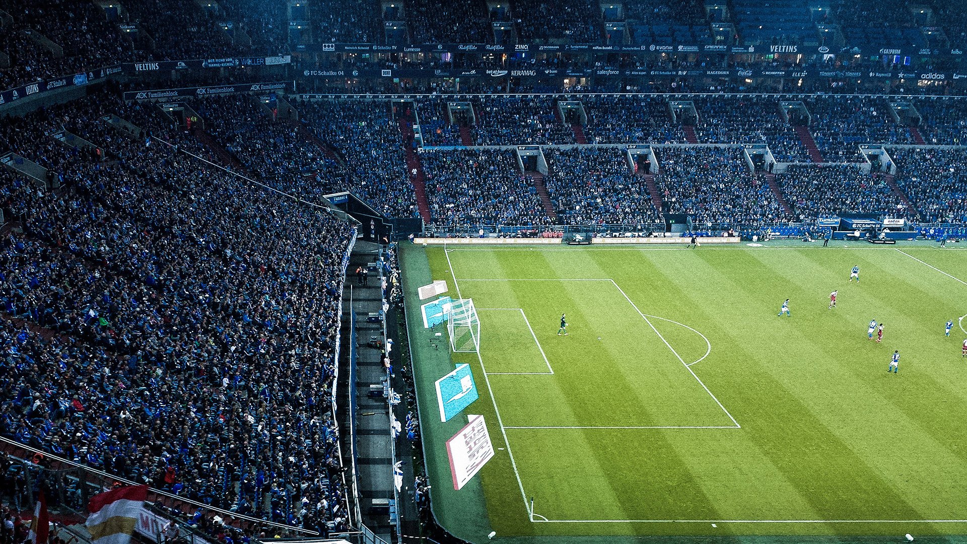 冠军球队庆祝巡游引来市民自发参与,冠军球址汇